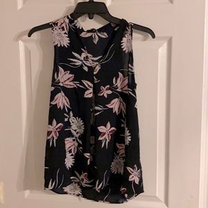 Dynamite sleeveless chiffon dress shirt